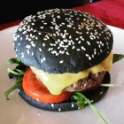 Black Food: Schwarzer Burger
